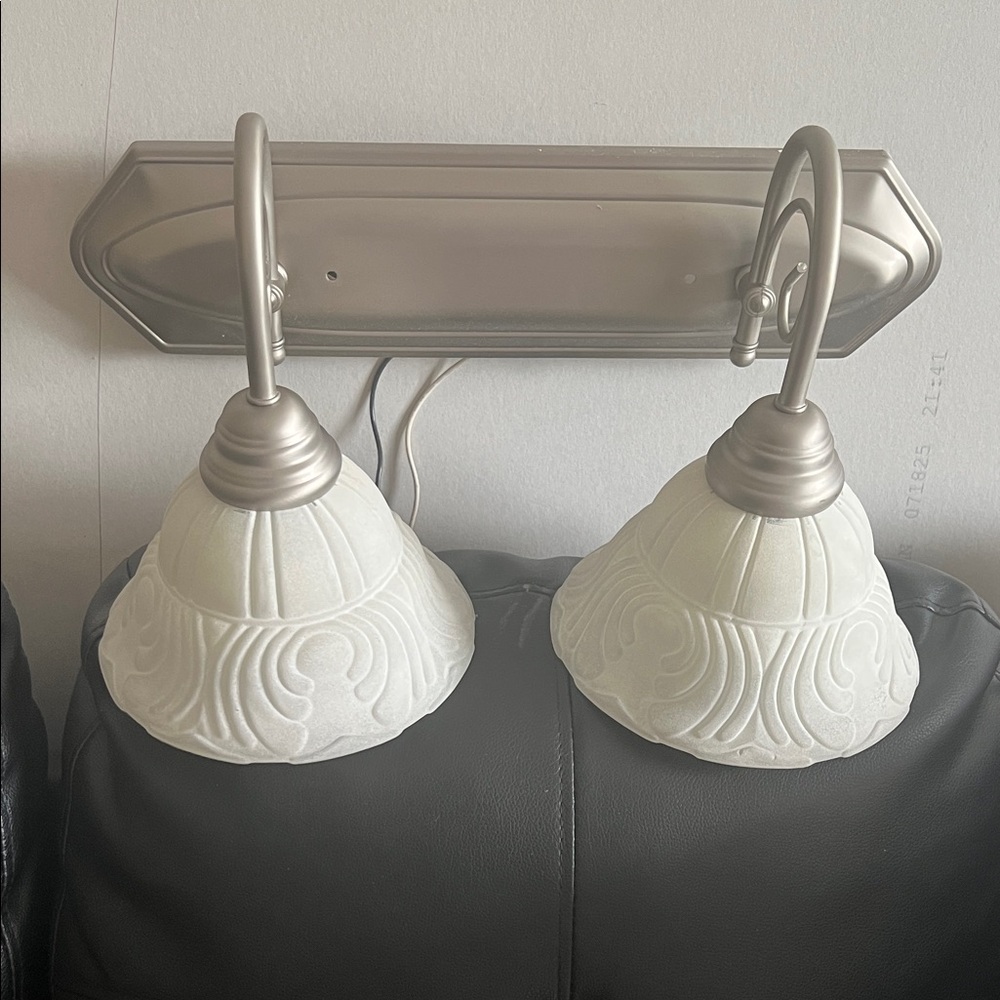 Wall sconce 2-light.